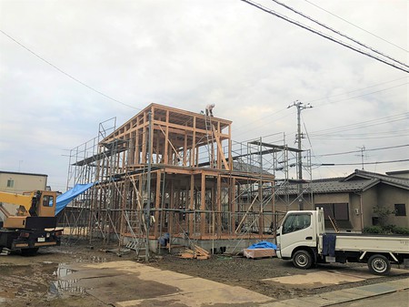 新築　注文住宅　木造二階建て　木造在来工法　建方　上棟